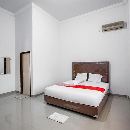 Oyo 92587 Homestay Romauli Kampung Radja Jambi Esterno foto