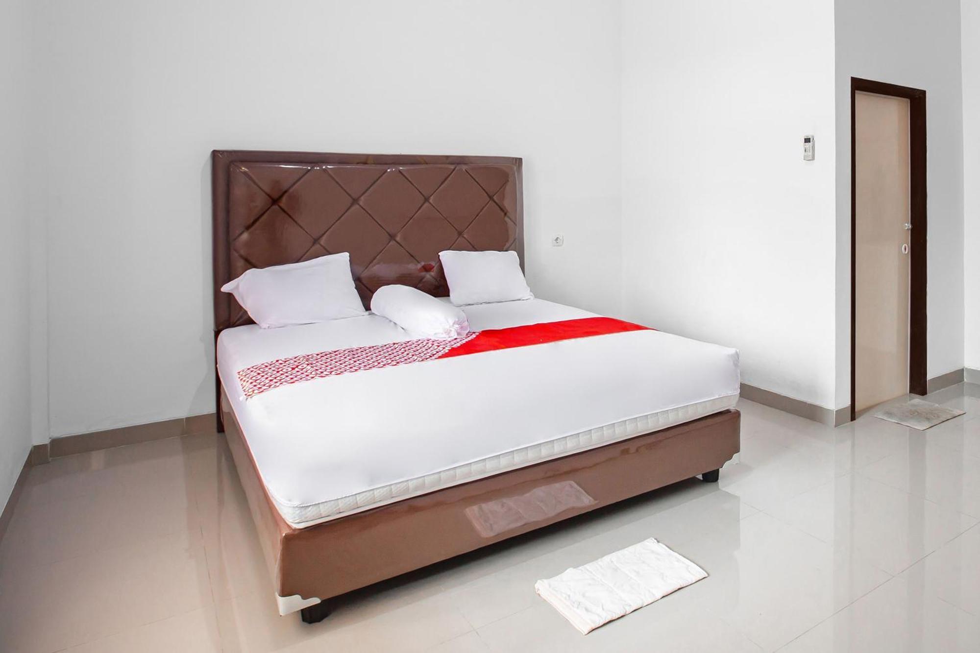 Oyo 92587 Homestay Romauli Kampung Radja Jambi Esterno foto