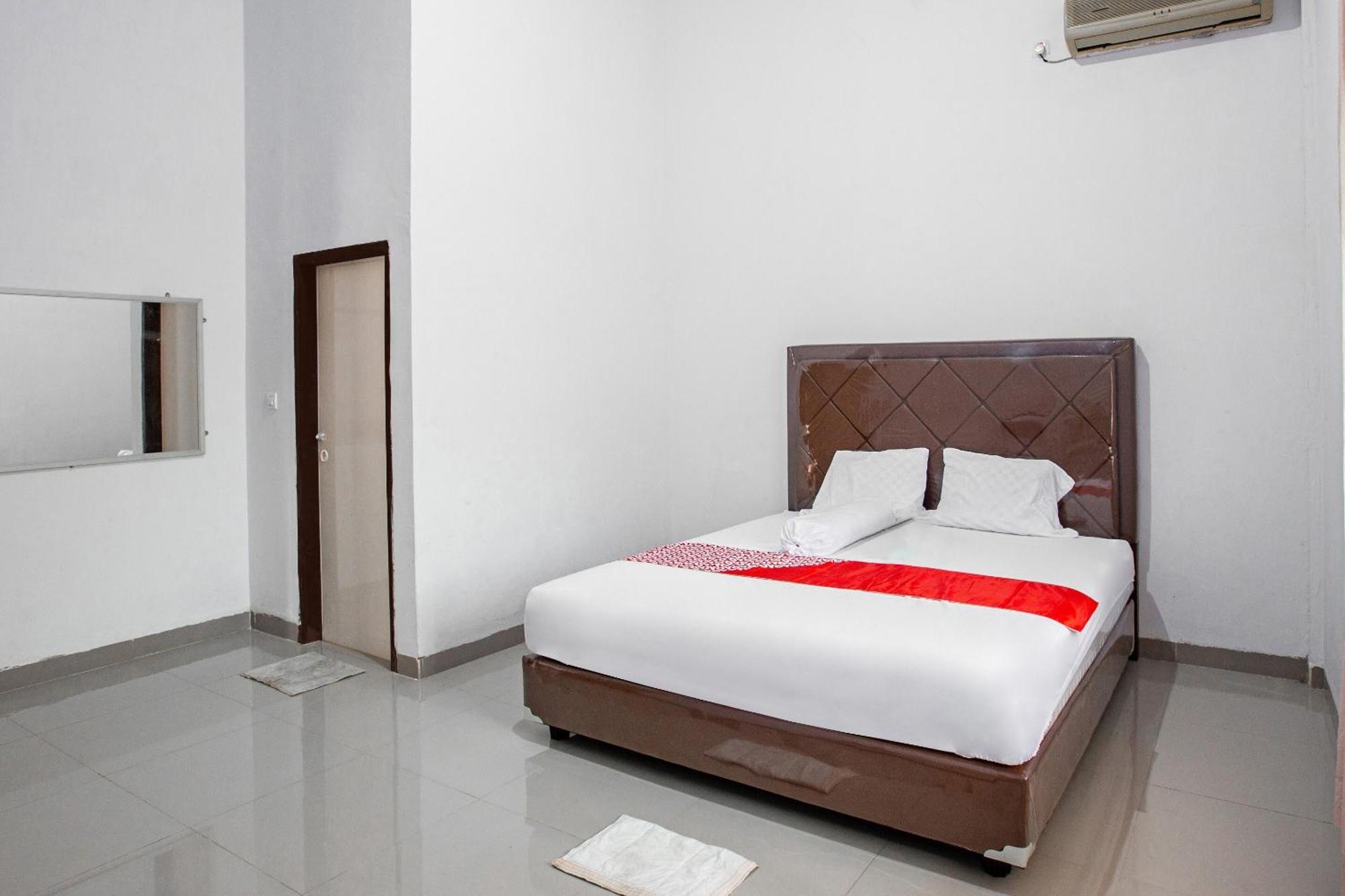 Oyo 92587 Homestay Romauli Kampung Radja Jambi Esterno foto