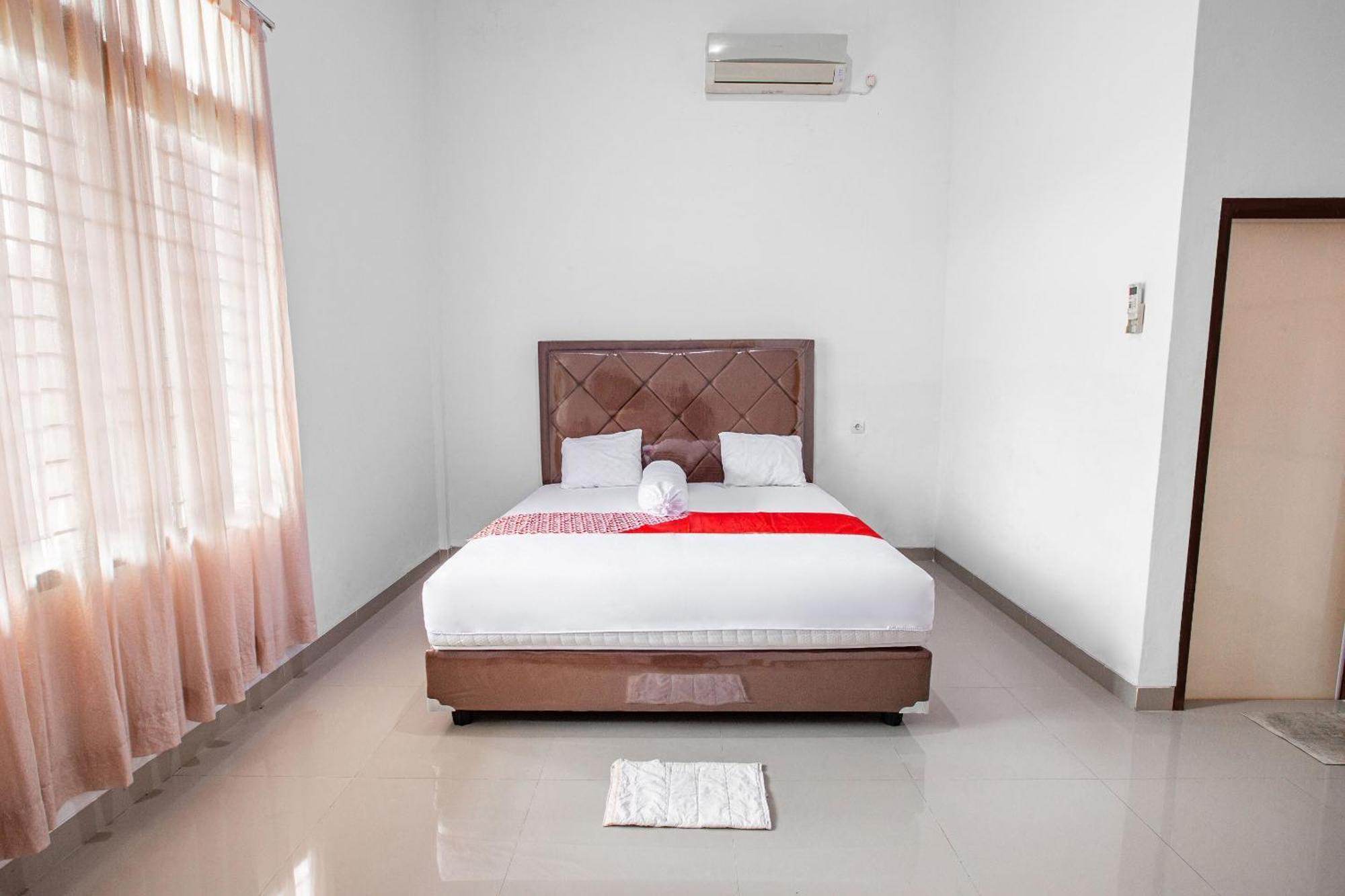 Oyo 92587 Homestay Romauli Kampung Radja Jambi Esterno foto