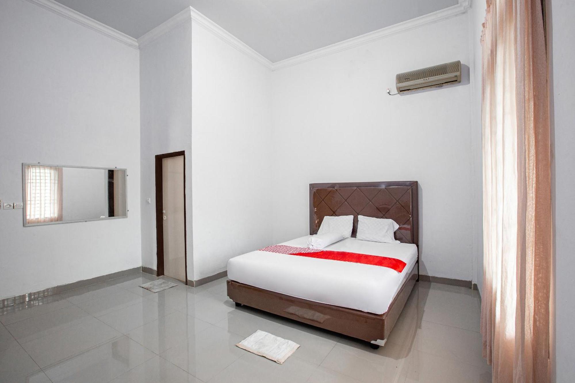 Oyo 92587 Homestay Romauli Kampung Radja Jambi Esterno foto
