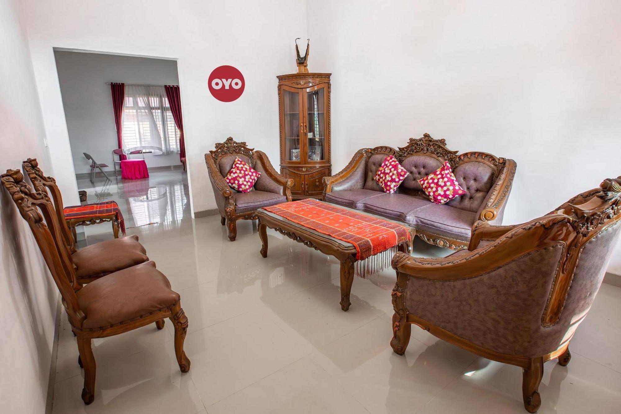Oyo 92587 Homestay Romauli Kampung Radja Jambi Esterno foto