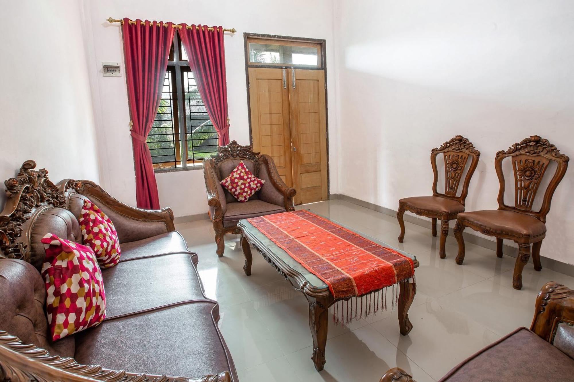 Oyo 92587 Homestay Romauli Kampung Radja Jambi Esterno foto