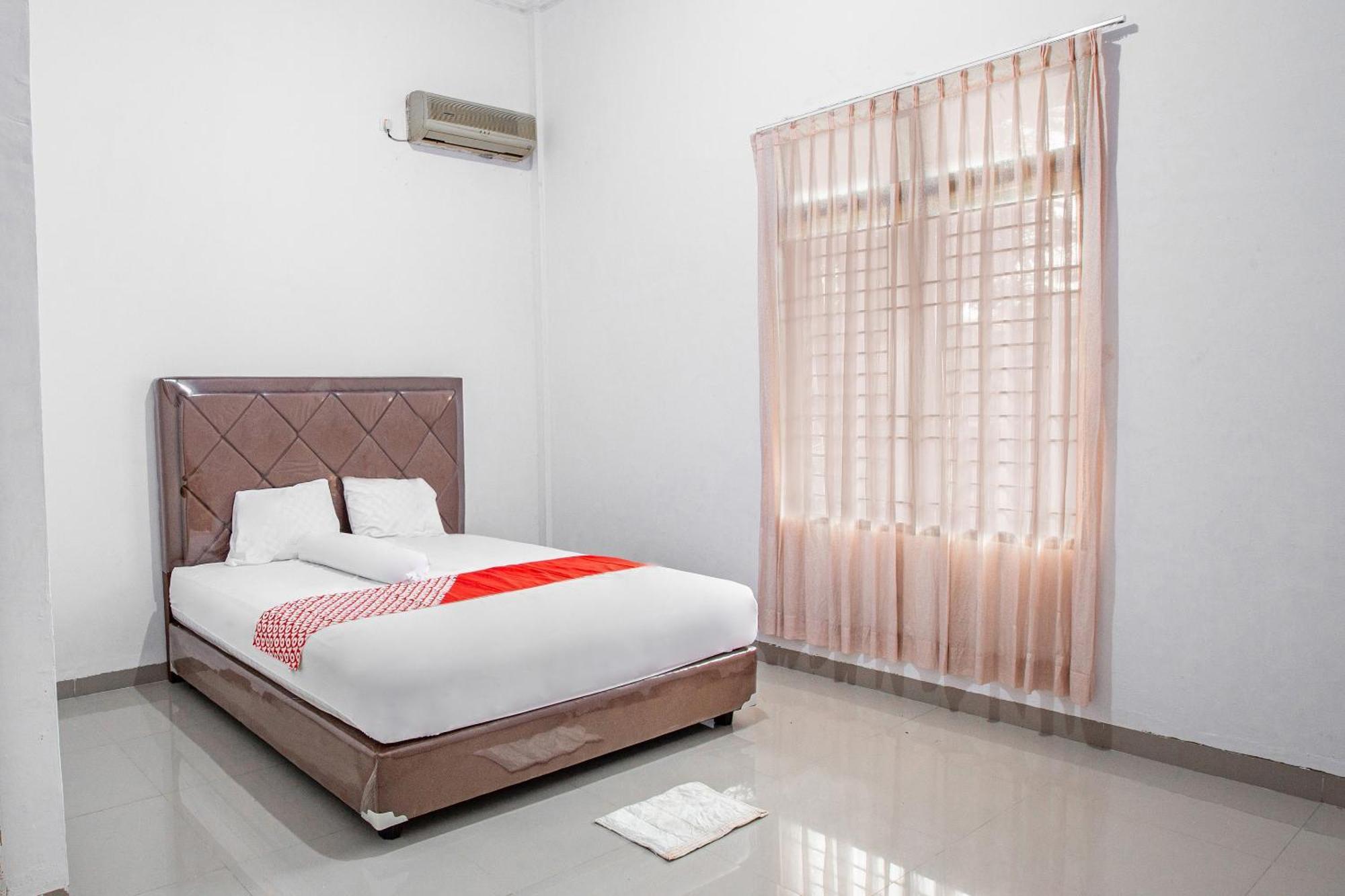 Oyo 92587 Homestay Romauli Kampung Radja Jambi Esterno foto