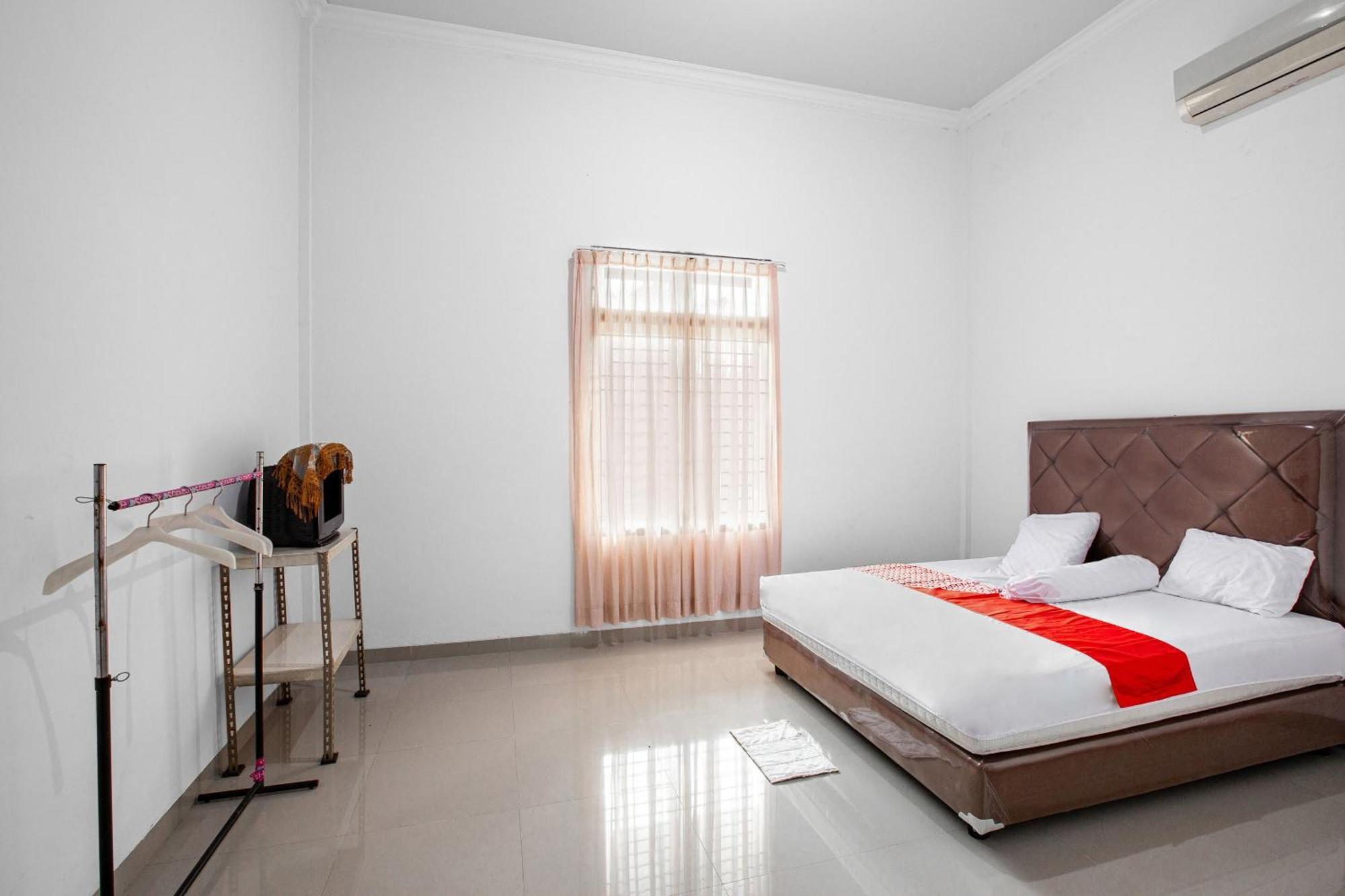 Oyo 92587 Homestay Romauli Kampung Radja Jambi Esterno foto